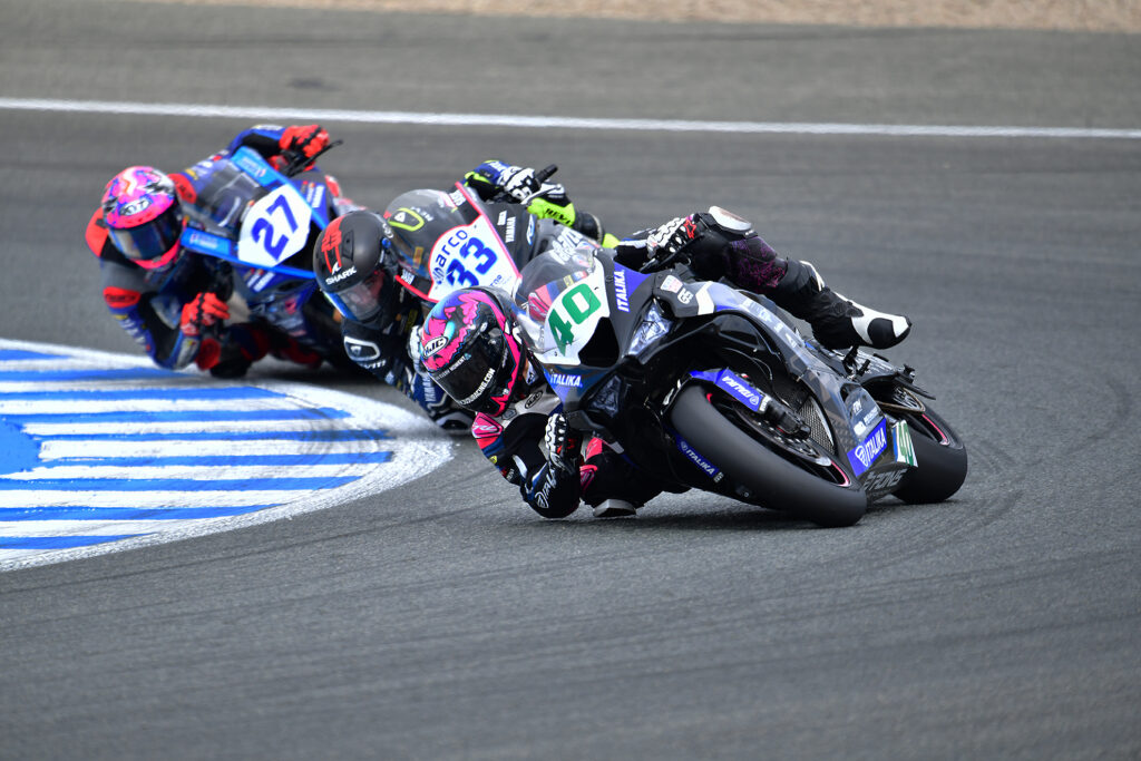Julián Correa compitiendo en la final del WorldWCR, en España, con el equipo ITALIKA Racing.