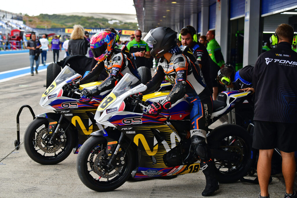 Astrid Madrigal y Kristal Silfa compitiendo en la final del WorldWCR, en España, con el equipo ITALIKA Racing.